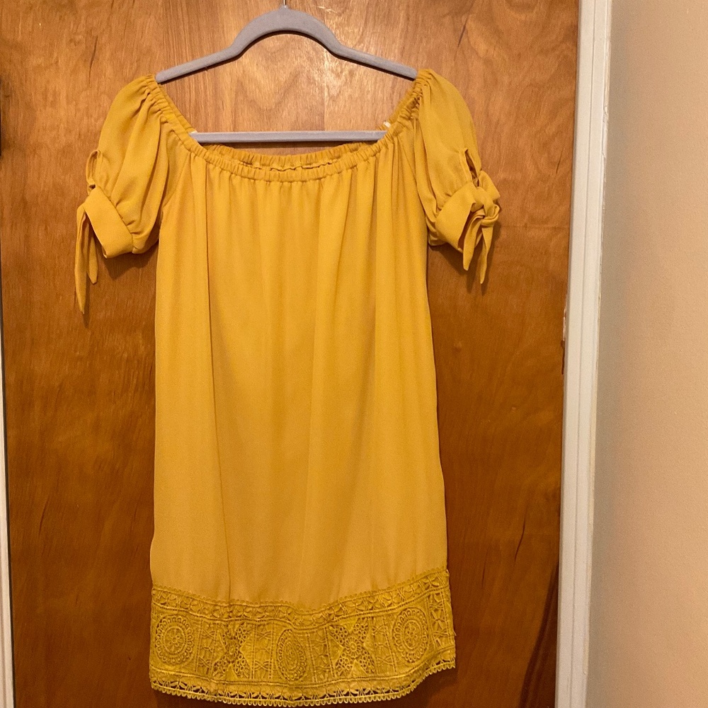 LULU'S Short Tie Sleeve Shift Dress Lace Hem Butterscotch Yellow Sz XS